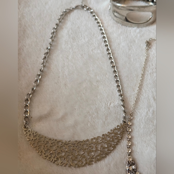 Necklace And Bracelet Bundle - Picture 2 of 8